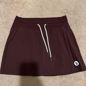 Vuori Woman’s Seabreeze Skirt in Ruby